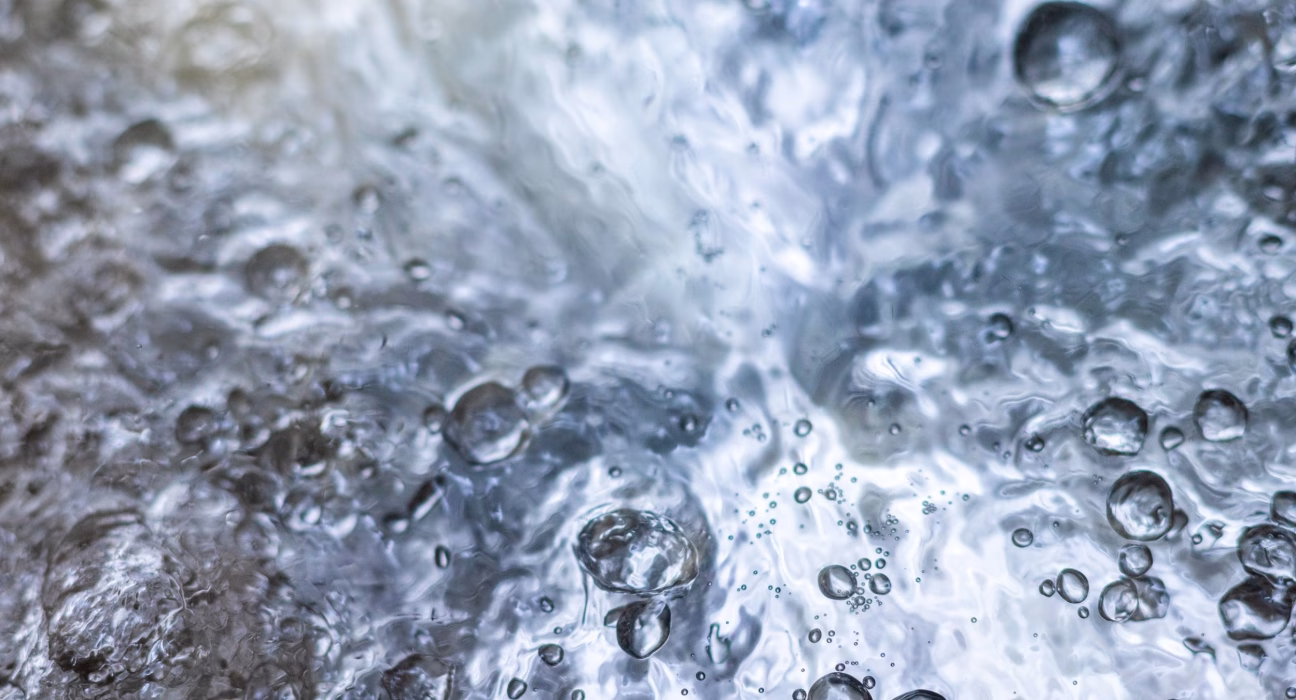 При якій температурі кипить вода та спирт