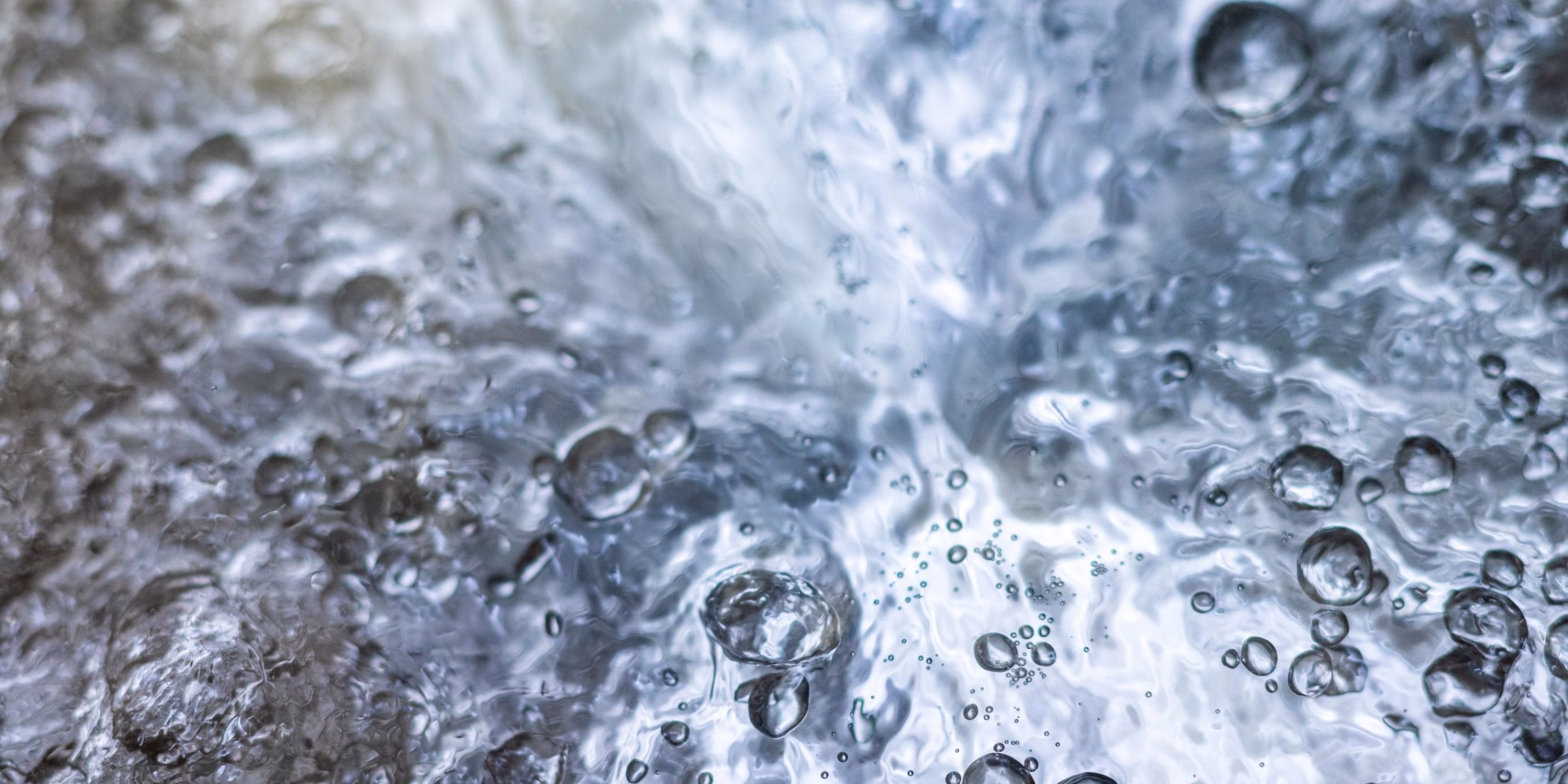 При якій температурі кипить вода та спирт